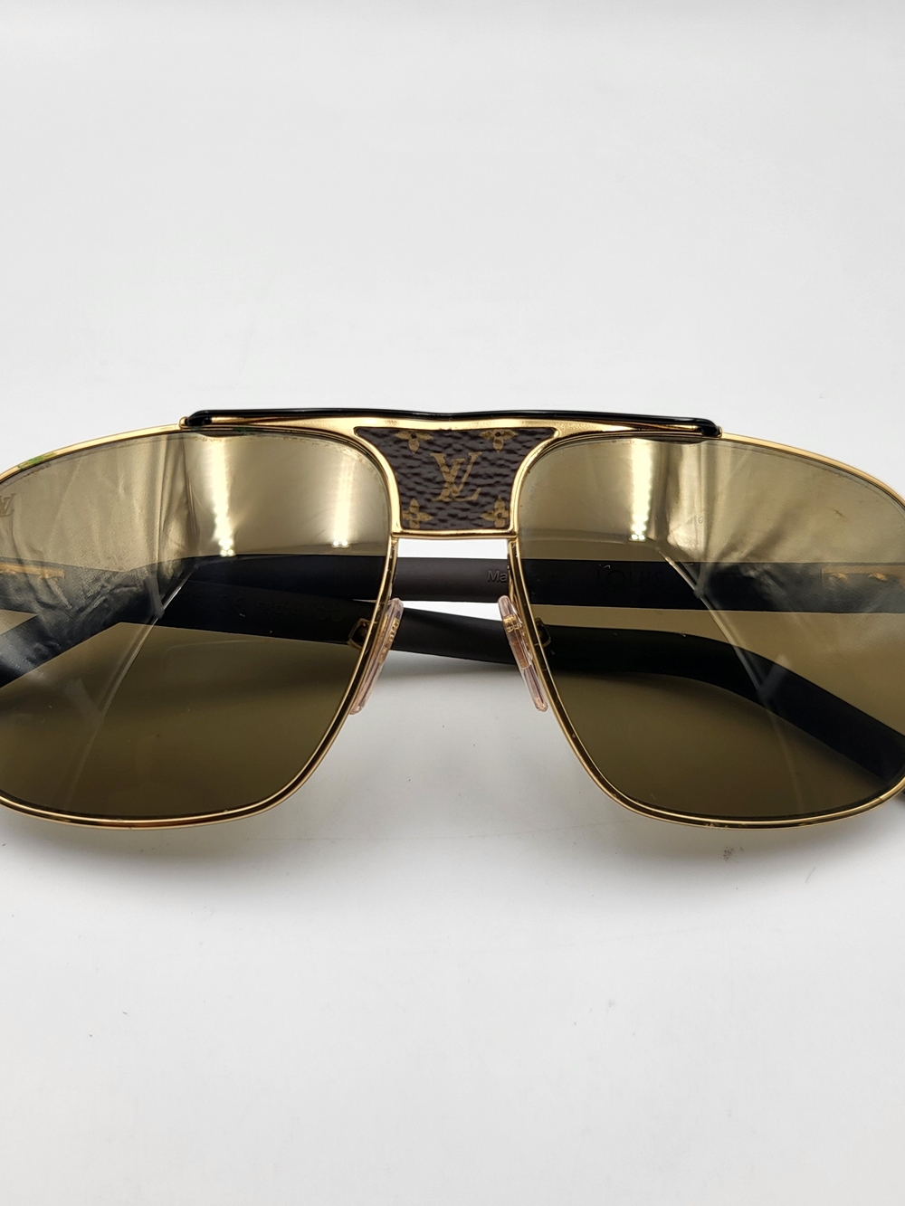 Louis Vuitton Pacific Monogram Aviator Sunglasses Style Z2338E. Authentic..